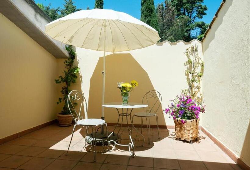 غرفة قياسية مزوَّدة بشُرفة, Si Montalcino