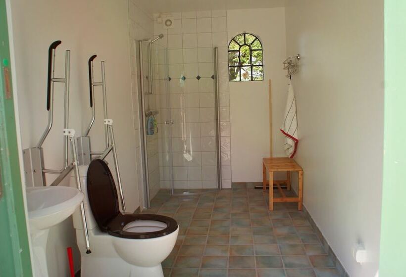 غرفة قياسية رباعية حمام مشترك, L Vagabond