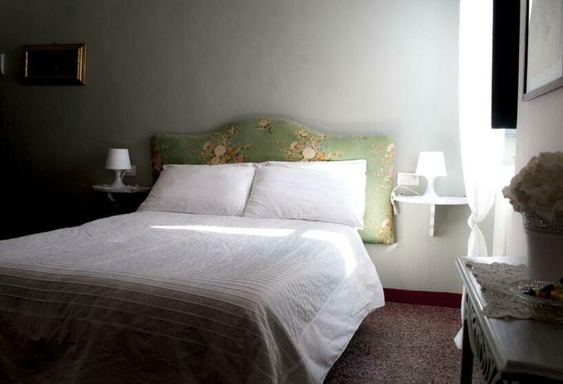 اتاق استاندارد, La Casa Dei Carrai