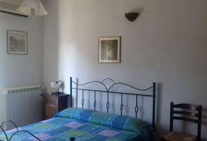 Perhehuone, La Regina Di Adrano