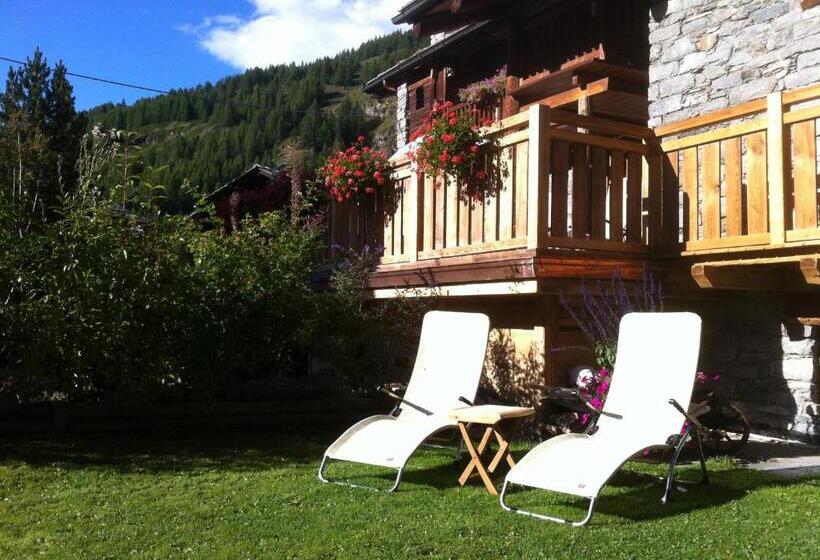 آپارتمان 1 خوابه, Les Trompeurs Chez Odette