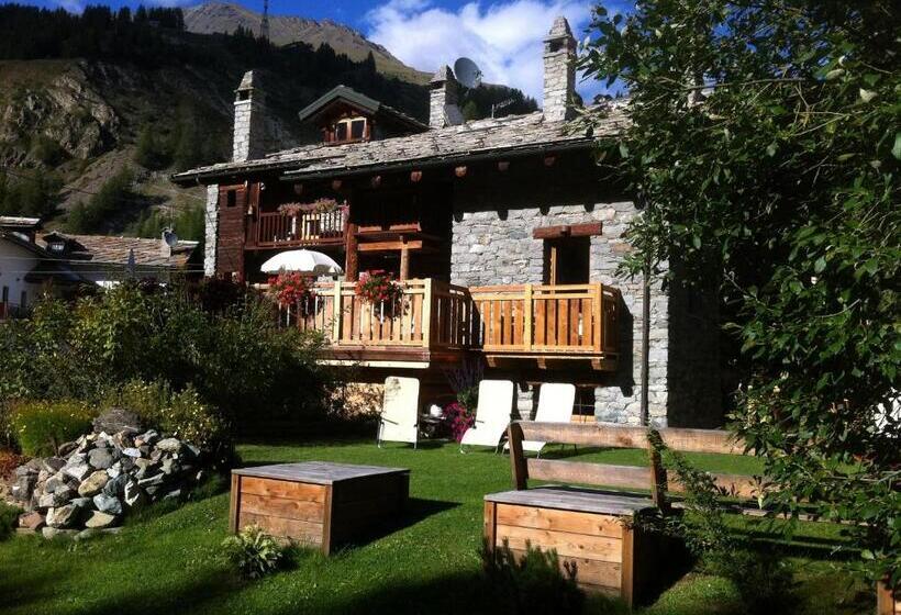آپارتمان 1 خوابه, Les Trompeurs Chez Odette