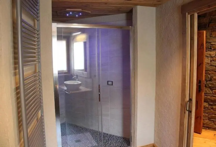 Superior Room with Terrace, Les Trompeurs Chez Odette