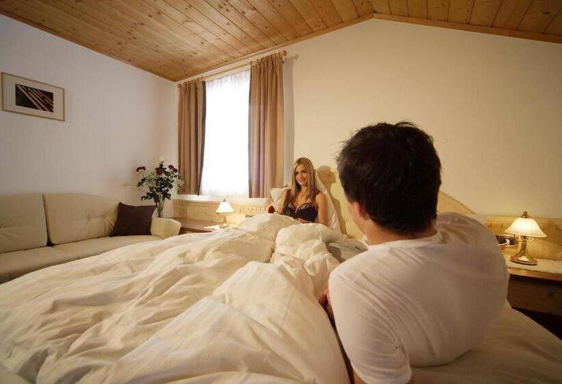 اتاق سوپریور با بالکن, Romantik Villa Cesanueva