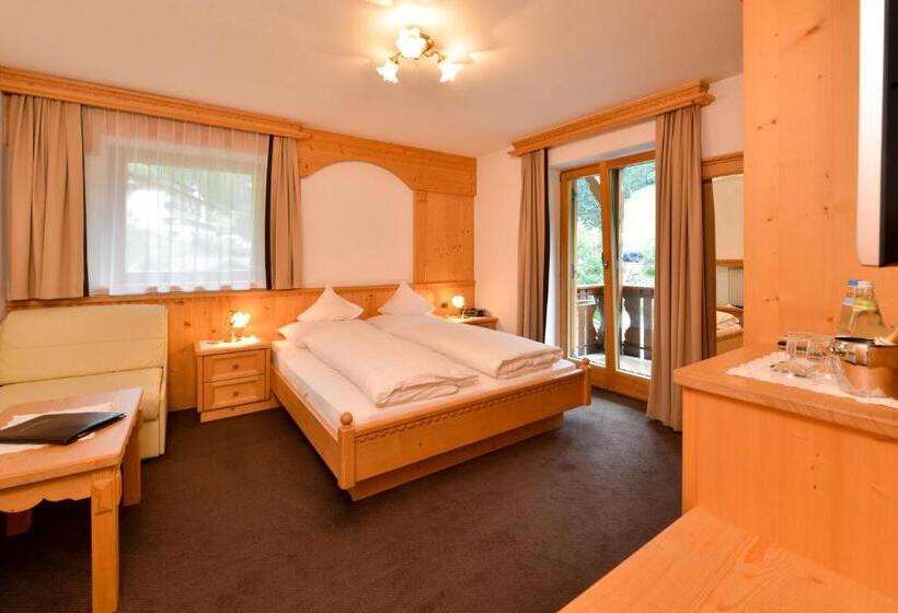 اتاق سوپریور با بالکن, Romantik Villa Cesanueva