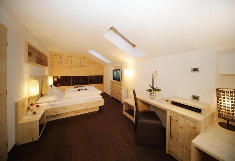 سوییت جونیور با بالکن, Romantik Villa Cesanueva