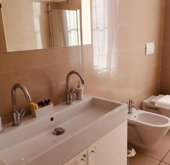 Superior room with lake view, Villa Varenna