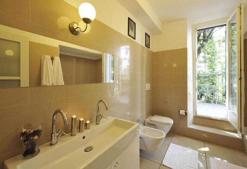 Superior room with lake view, Villa Varenna