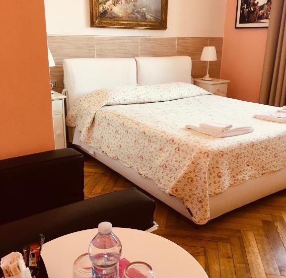 Superior room with lake view, Villa Varenna