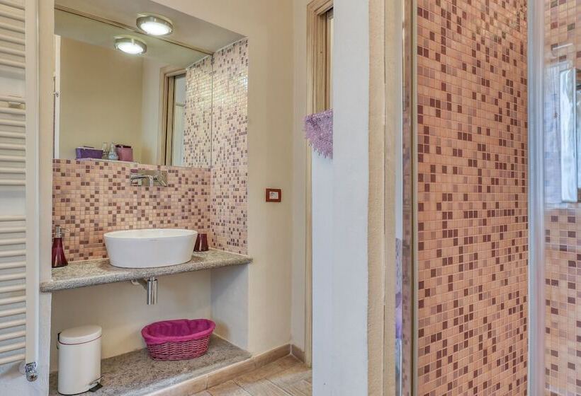 اتاق لوکس, Viterbo Antica   Centro Storico
