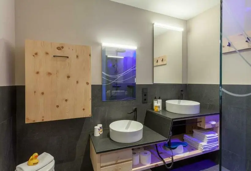 Classic-perhehuone, Familienhotel Huber