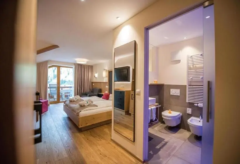 Superior-huone Parveke, Familienhotel Huber