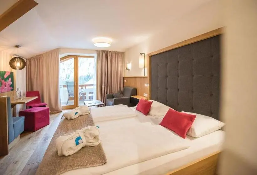 Superior-huone Parveke, Familienhotel Huber