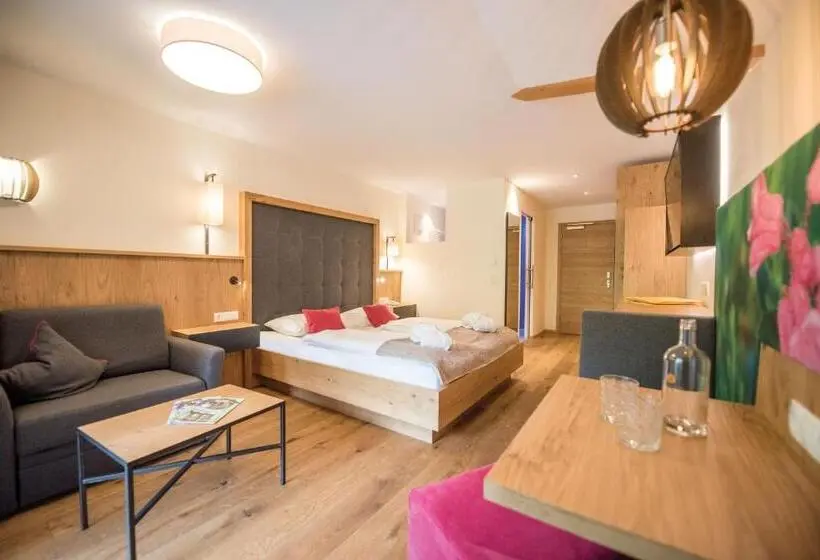 Superior-huone Parveke, Familienhotel Huber