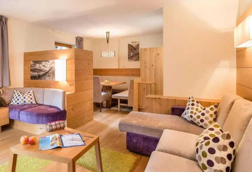 Perhejuniorsviitti, Familienhotel Huber