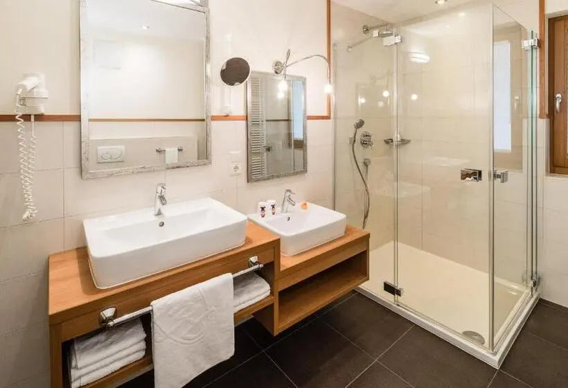 Perhesviitti, Familienhotel Huber
