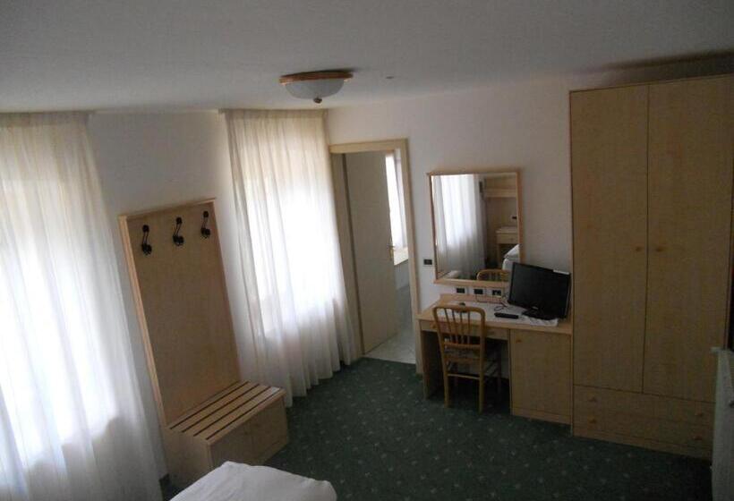 Семейный Номер Совместный Санузел, Albergo Alpino