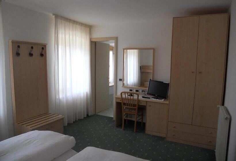 Номер Стандарт Трехместный, Albergo Alpino