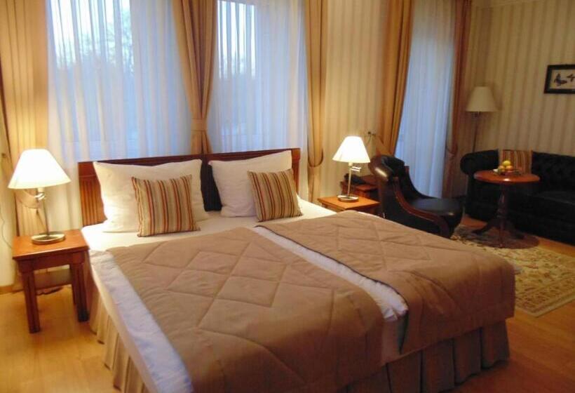 جناح جونيور, Bystrytsya Lux