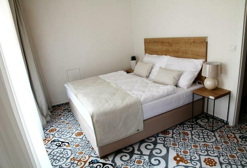 スタンダードルーム, Cett