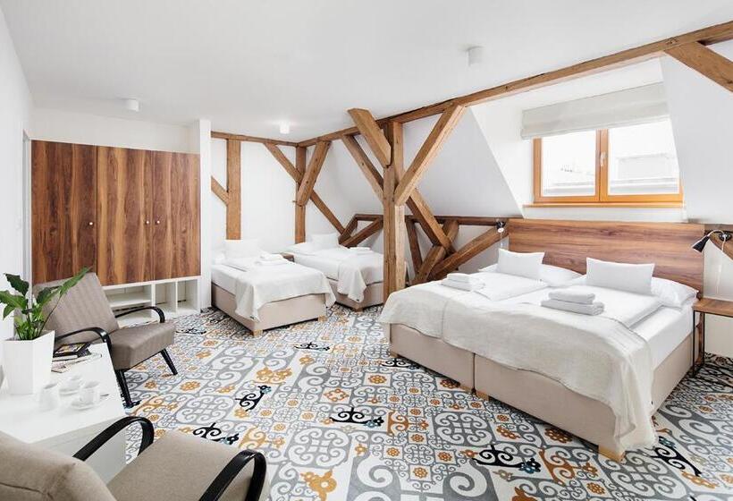 スタンダード4人部屋, Cett