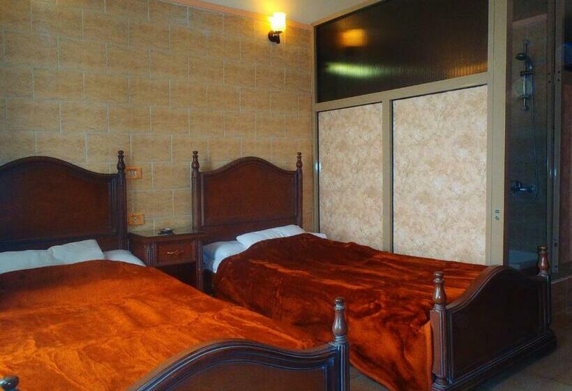 اتاق استاندارد با چشم‌انداز دریا, Fouad