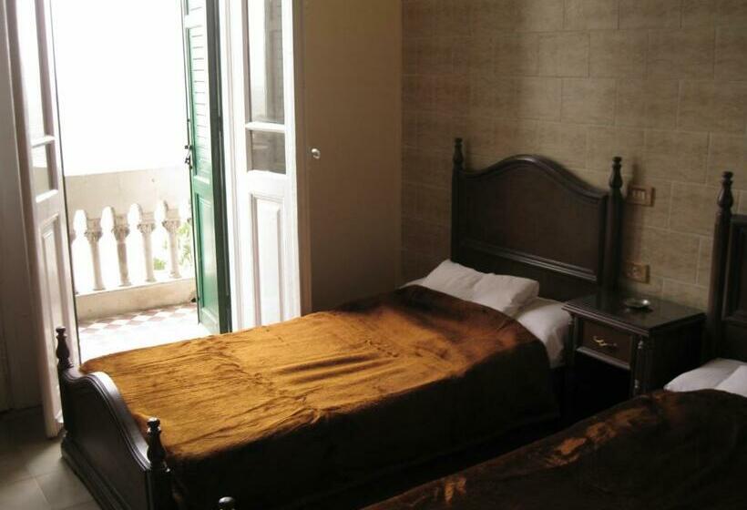 اتاق استاندارد با چشم‌انداز دریا, Fouad