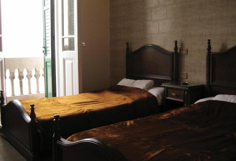 اتاق استاندارد با چشم‌انداز دریا, Fouad