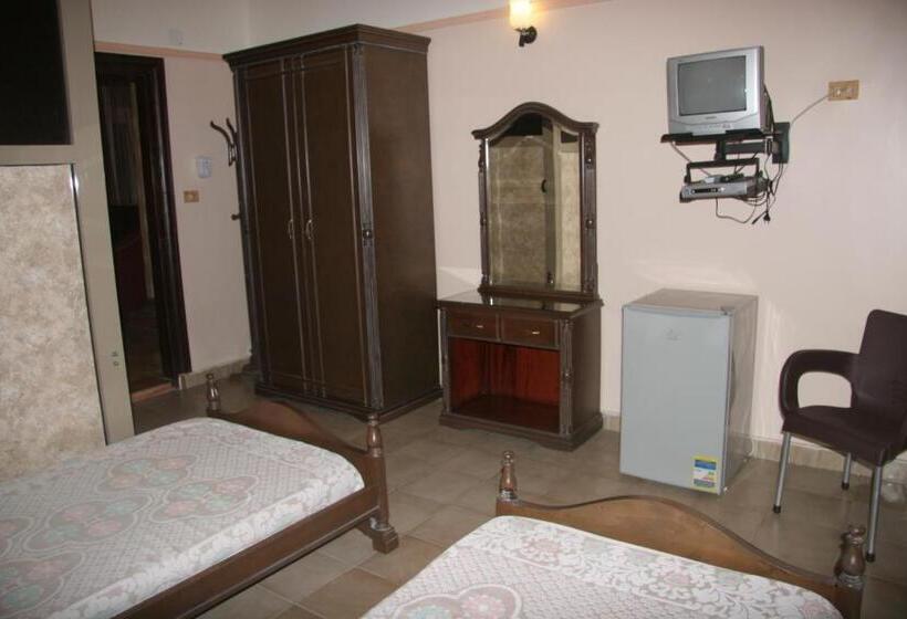 اتاق استاندارد با چشم‌انداز دریا, Fouad