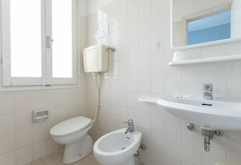 Standard Neljän Hengen Huone, Holiday