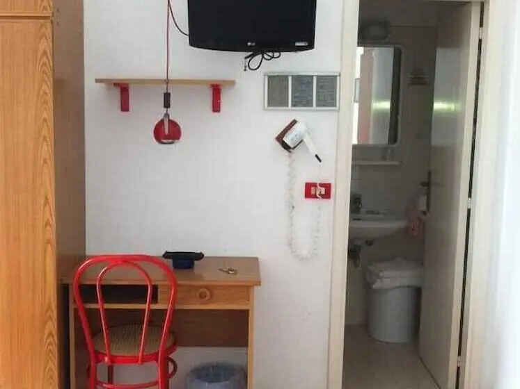 Standard Neljän Hengen Huone, Holiday