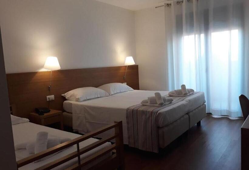 Трехместный Номер Стандарт с Балконом, Lacroma Bio Hotel & Apartments