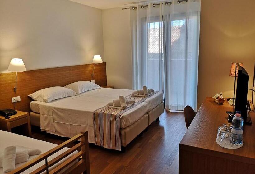 Трехместный Номер Стандарт с Балконом, Lacroma Bio Hotel & Apartments