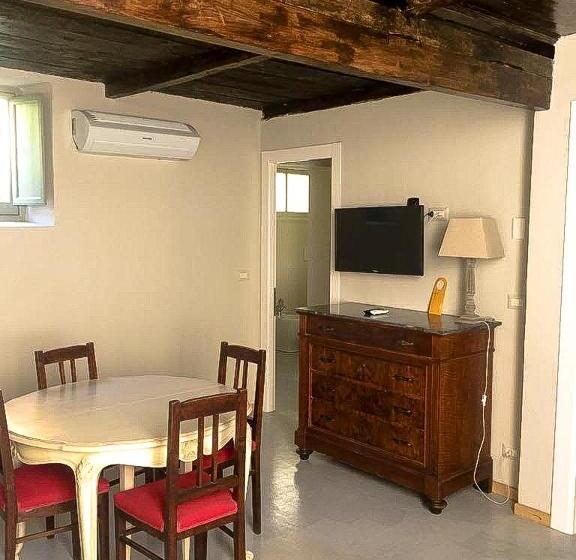شقة غرفة واحدة, Relais Real Collegio