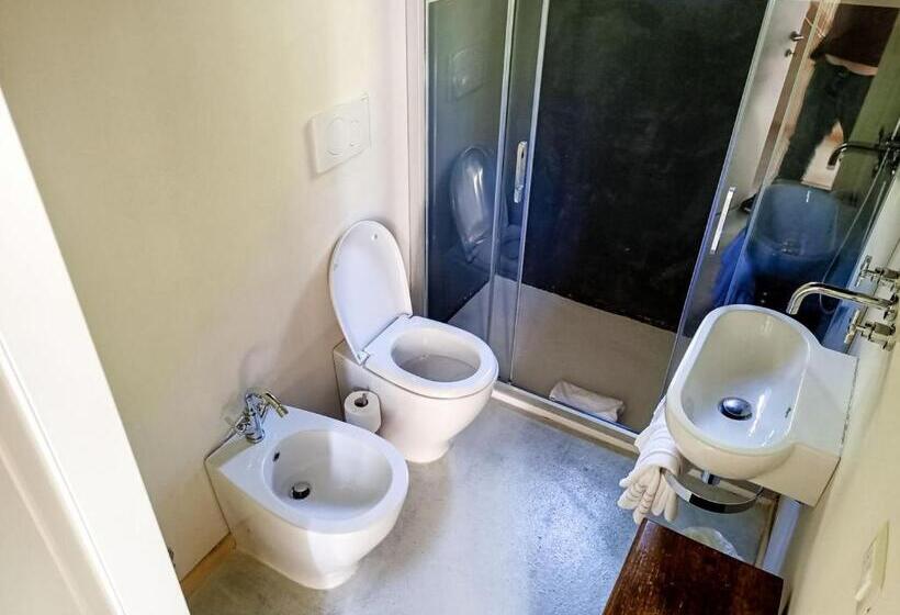 דירת חדר, Relais Real Collegio