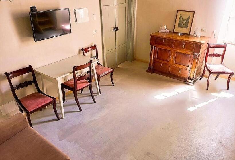 דירת חדר, Relais Real Collegio