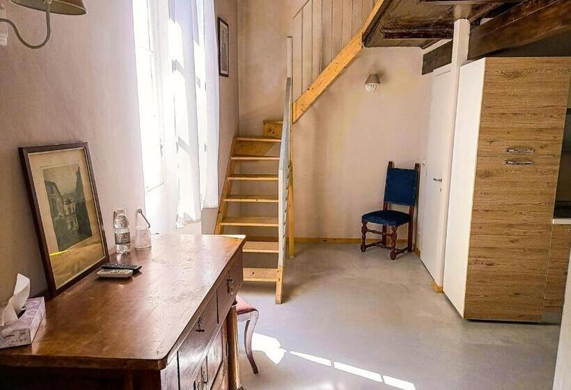 דירת חדר, Relais Real Collegio