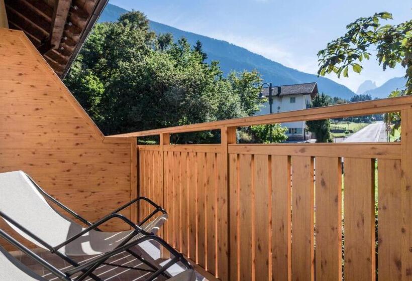 חדר קומפורט, Weisses Rössl   Cavallino Bianco