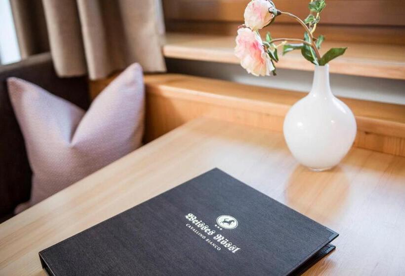 חדר קומפורט, Weisses Rössl   Cavallino Bianco