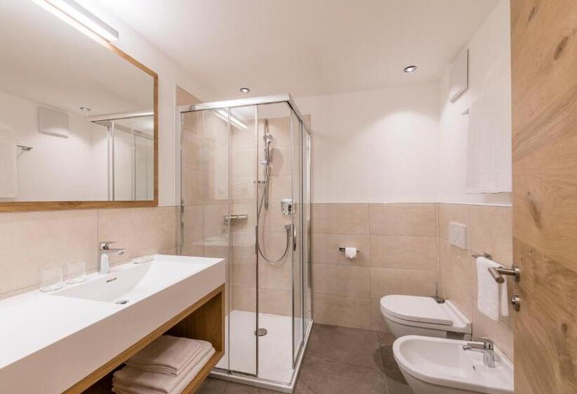 חדר קומפורט, Weisses Rössl   Cavallino Bianco