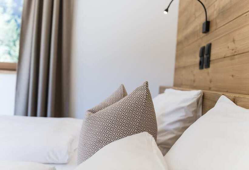 חדר קומפורט, Weisses Rössl   Cavallino Bianco