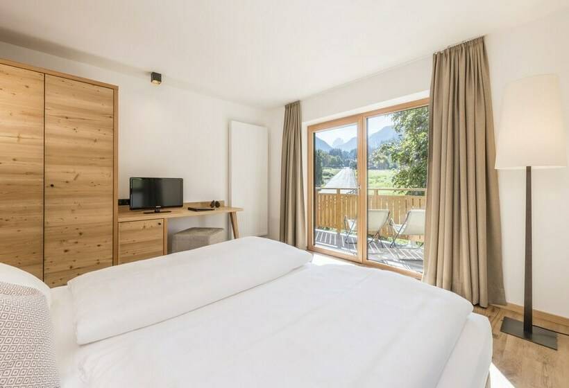 חדר קומפורט, Weisses Rössl   Cavallino Bianco