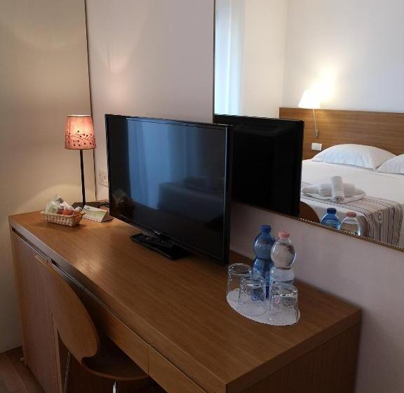 Четырехместный Номер Стандарт с Балконом, Lacroma Bio Hotel & Apartments