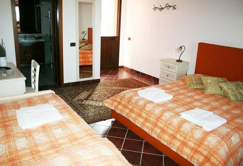 اتاق استاندارد سه تخته با چشم‌انداز استخر, B&b Baglio Degli Ulivi