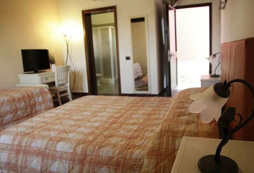 带泳池的标准三人间, B&b Baglio Degli Ulivi