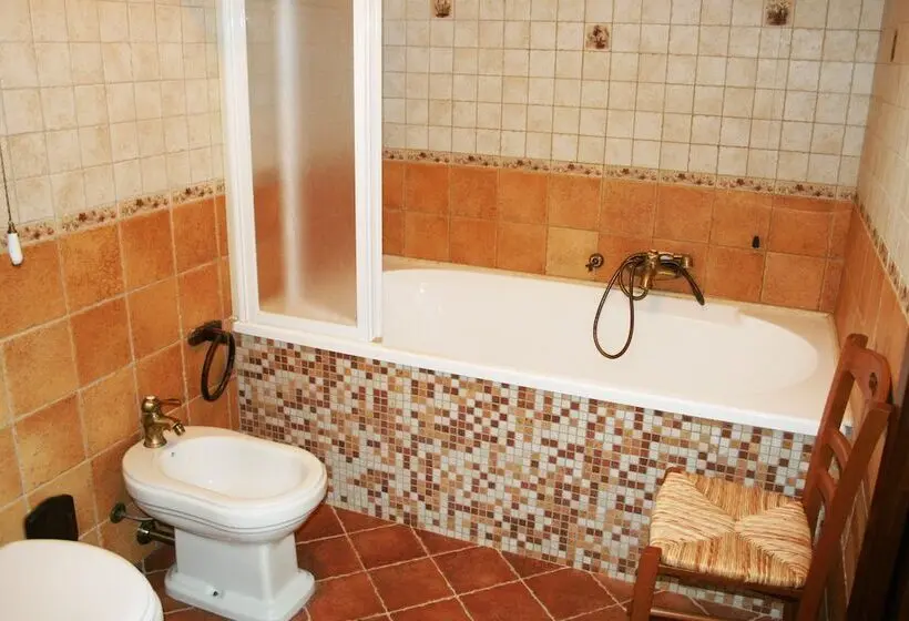 プールの見えるスタンダードトリプルルーム, B&b Baglio Degli Ulivi
