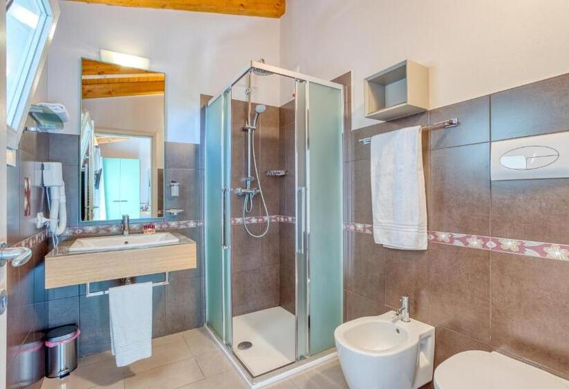 اتاق استاندارد با چشم‌انداز استخر, Agriturismo Corte Aurea