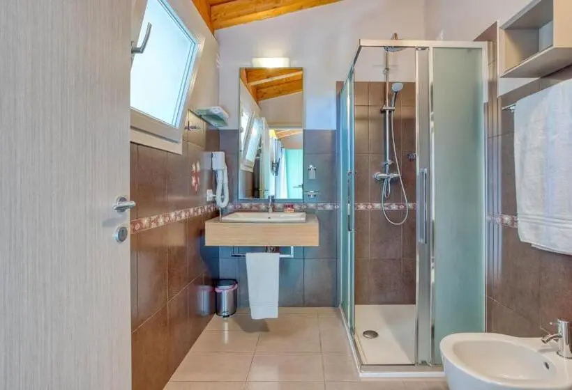 Standard-huone Allasnäkymä, Agriturismo Corte Aurea