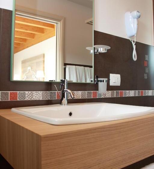 غرفة قياسية مطلّة علي حمام السباحة, Agriturismo Corte Aurea