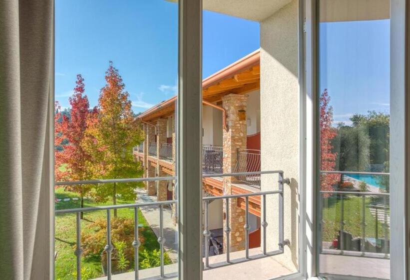 اتاق استاندارد با چشم‌انداز استخر, Agriturismo Corte Aurea